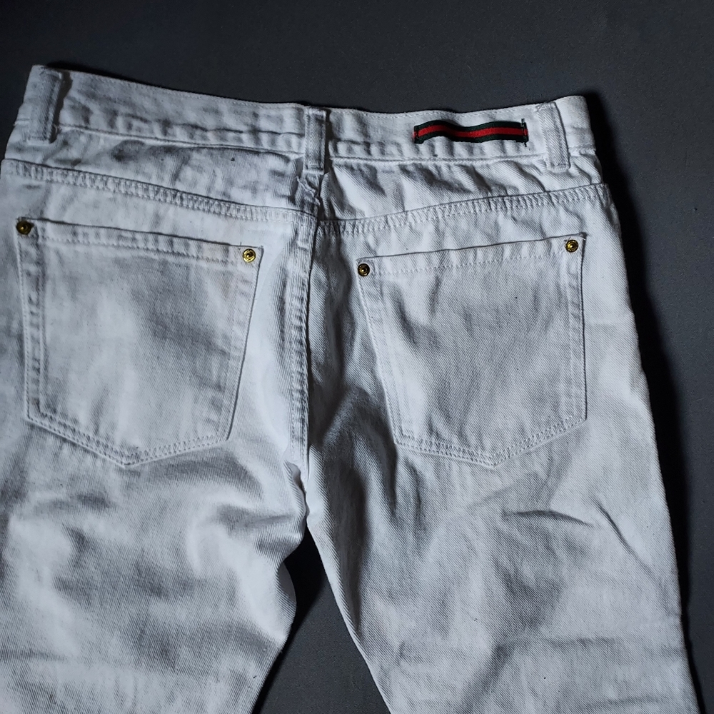 White jeans with distressed legs. Men's 32" x 30" - Picture 8 of 10